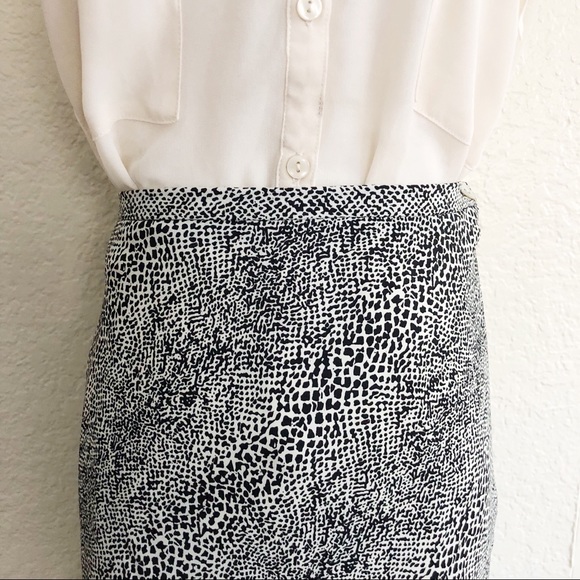 Black and White Snakeskin Print Skirt - Picture 2 of 3